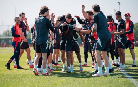 曼联迎两大利好！官方：阿玛德、德里赫特恢复全队合练