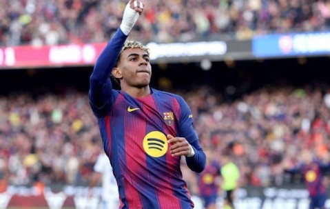 足坛一夜动态：拜仁12轮不败领跑，曼城绝杀鱼腩，巴萨AC米兰登顶