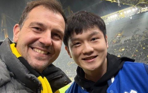 樊振东与老大哥、德国乒坛传奇再赴两年之约，相约德甲足球豪门主场，还获赠特殊球衣