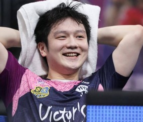 莫雷加德欧冠秀精彩球致敬樊振东,小胖起身拍手笑容灿烂鼓励