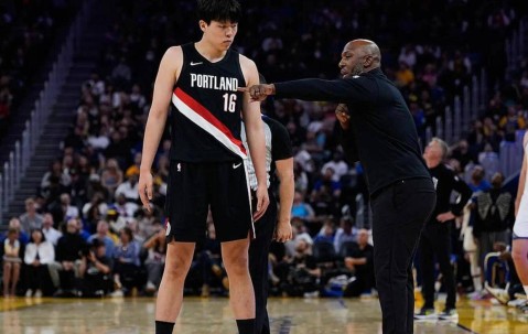 杨瀚森谈对阵库里感受 比卢普斯：他表现并不糟糕