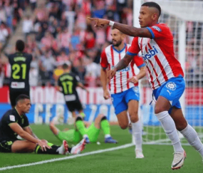 皇马巴萨先后一枝独秀摘得西甲冠军,本赛季西甲大有