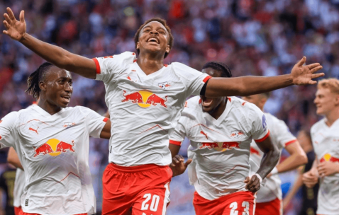 德甲最新积分战报：汉堡首胜，拜仁轰4球，莱比锡3连胜