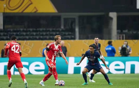 世俱杯激战！9打11巴黎2-0拜仁，穆西亚拉重伤离场