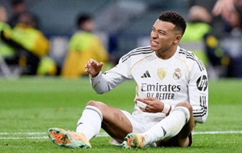 多谁谁尴尬！皇马免签姆巴佩后 国内4冠均被巴萨夺走 巴黎6冠王