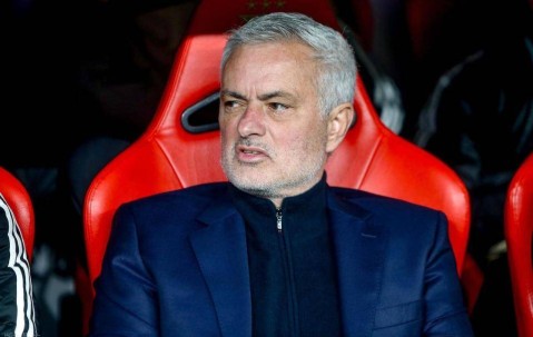 欧冠2-0,62岁穆帅双手插兜:率队掀翻意甲第2,巴雷罗脚后跟破门