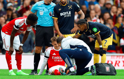 2-0！4连胜 英超榜首更迭：13.3亿豪门笑傲德比大战 两大核心全伤退