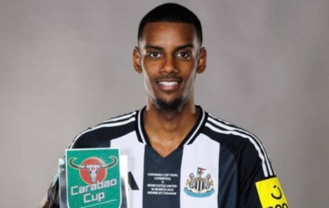 2亿英镑？曝伊萨克或加盟利雅得新月，纽卡拒绝利物浦1.2亿镑报价