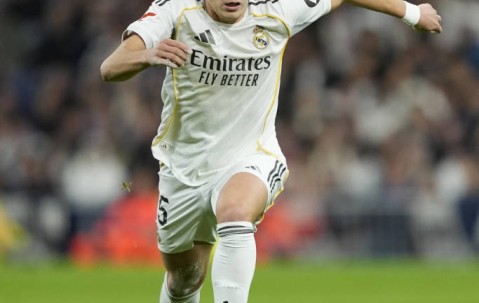 伯纳乌风云：皇家马德里与摩纳哥的欧冠关键战，姆巴佩能否用进球回应嘘声？