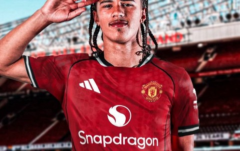 曼联100万再签中卫小妖，新体育总监钦点天才！新左闸已飞抵曼市