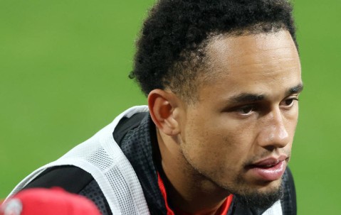 佳夫转会纽卡斯尔：米兰后卫的欧冠梦想之路