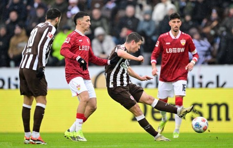 2-1大冷门，32%控球率仍赢，德甲第17掀翻德甲第4，终结8场不胜