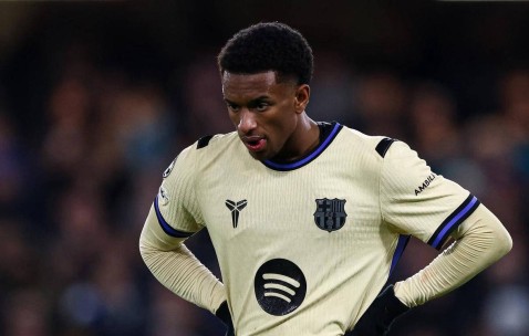 巴萨惨败切尔西！弗里克怒气冲天，更衣室内严厉批评暴露球队深层问题