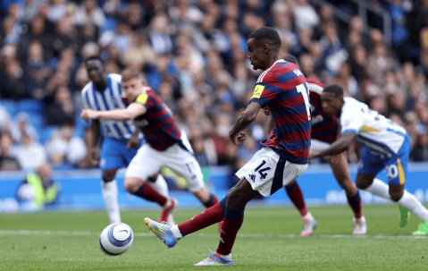 三个点球被VAR吹掉两个，纽卡斯尔憾平布莱顿，冲击欧冠形势严峻