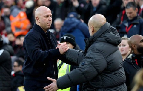 利物浦主帅遭遇争议：7轮仅1胜仍大笑，索博染红引发不满