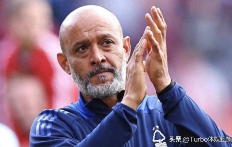 英超首位主帅下课！刚续约就遭解雇，曾率队力压曼城1分