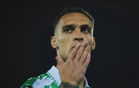 1亿水货觉醒！安东尼自降30%薪水也要逃离曼联真爱竟是这西甲队？红魔球迷集体破防了！