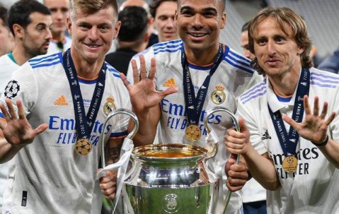 皇马史上最佳中场组合告别！西媒盛赞：无法复制的铁三角